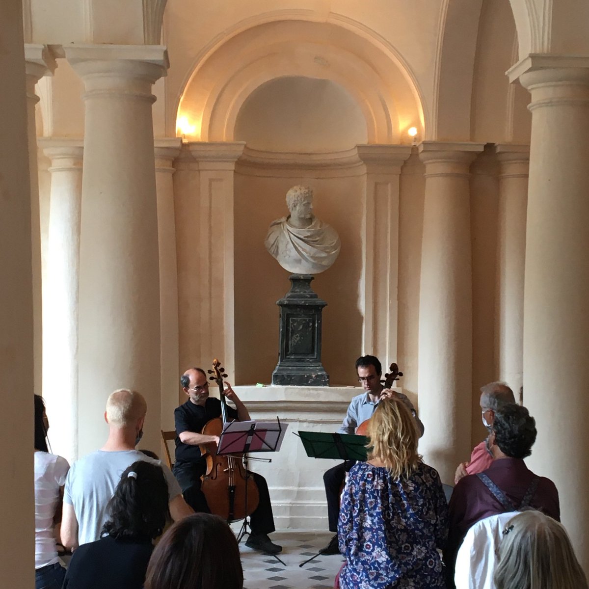 anna_prodromus's tweet photo. Un moment d’exception avec Christophe Coin et Davit Melkonyan au Château de Tanlay pour les Journées européennes du patrimoine.
#chateaudetanlay #christophecoin #davitmelkonyan #jeanlouisduport #hureldelamare #jacquesoffenbach #amatonnerre #jep2020 https://t.co/BrlEny5yPo