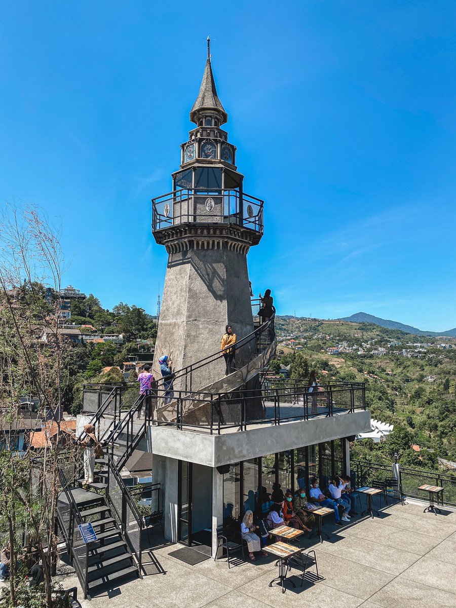 Pas mampir ke Bandung gak sengaja nemu kastil dengan tema abad pertengahan gitu, pas dicari tau lebih dalam lagi ternyata ini tempat kuliner!

📍Mercusuar Cafe &amp; Resto