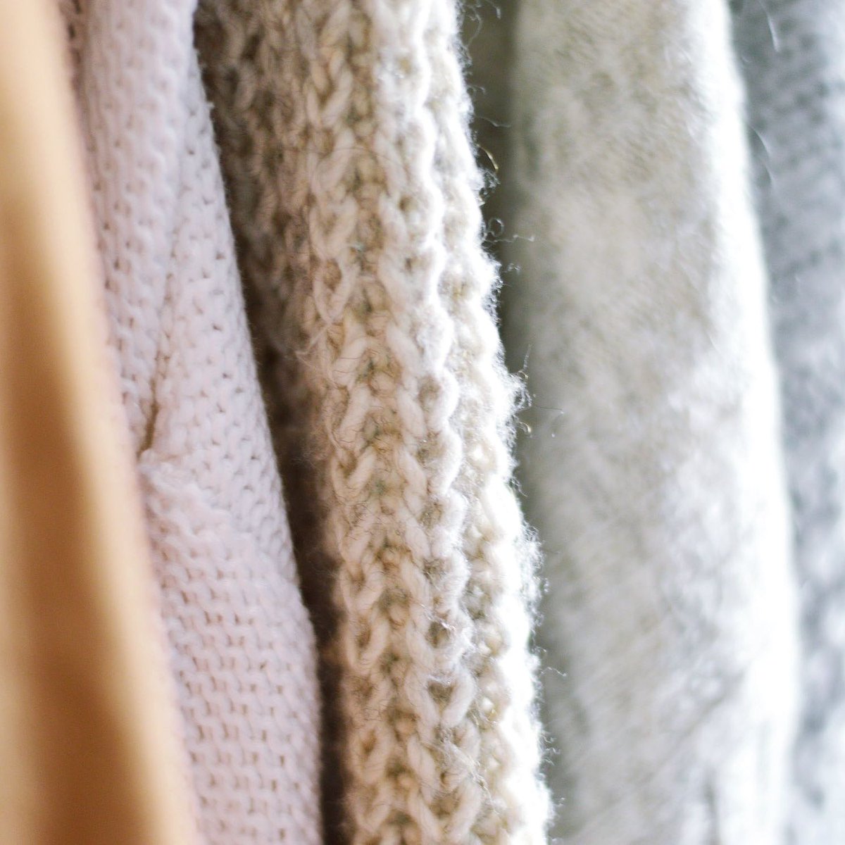 Dropwashuk's tweet photo. Let us restore your woolen garments to their original touch and feel🥰
Our courteous Dropwash experts handle your clothes with great care and respect. You can trust our well-trained launders to retrieve, revitalise and remit any item of clothing for you 👏 https://t.co/4psKDq4FcG https://t.co/e03BZIXEL0