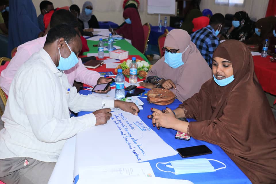 Mwhrd_SWS's tweet photo. The @Mwhrd_SWS organized Bi-Monthly information sharing meeting  on Sexual Violence in Coflicts and Refferals. Some organization from Local NGOs, Women groups and Line Ministries were the participants of the meeting.
@UNDPSomalia https://t.co/nJ6z7IEiT9