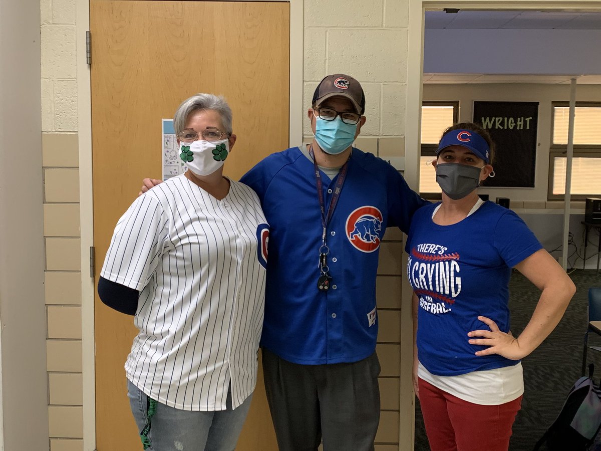 DenaBischoff's tweet photo. Team Day at YMS! Go Cubs!! https://t.co/fj0wrnbMTh