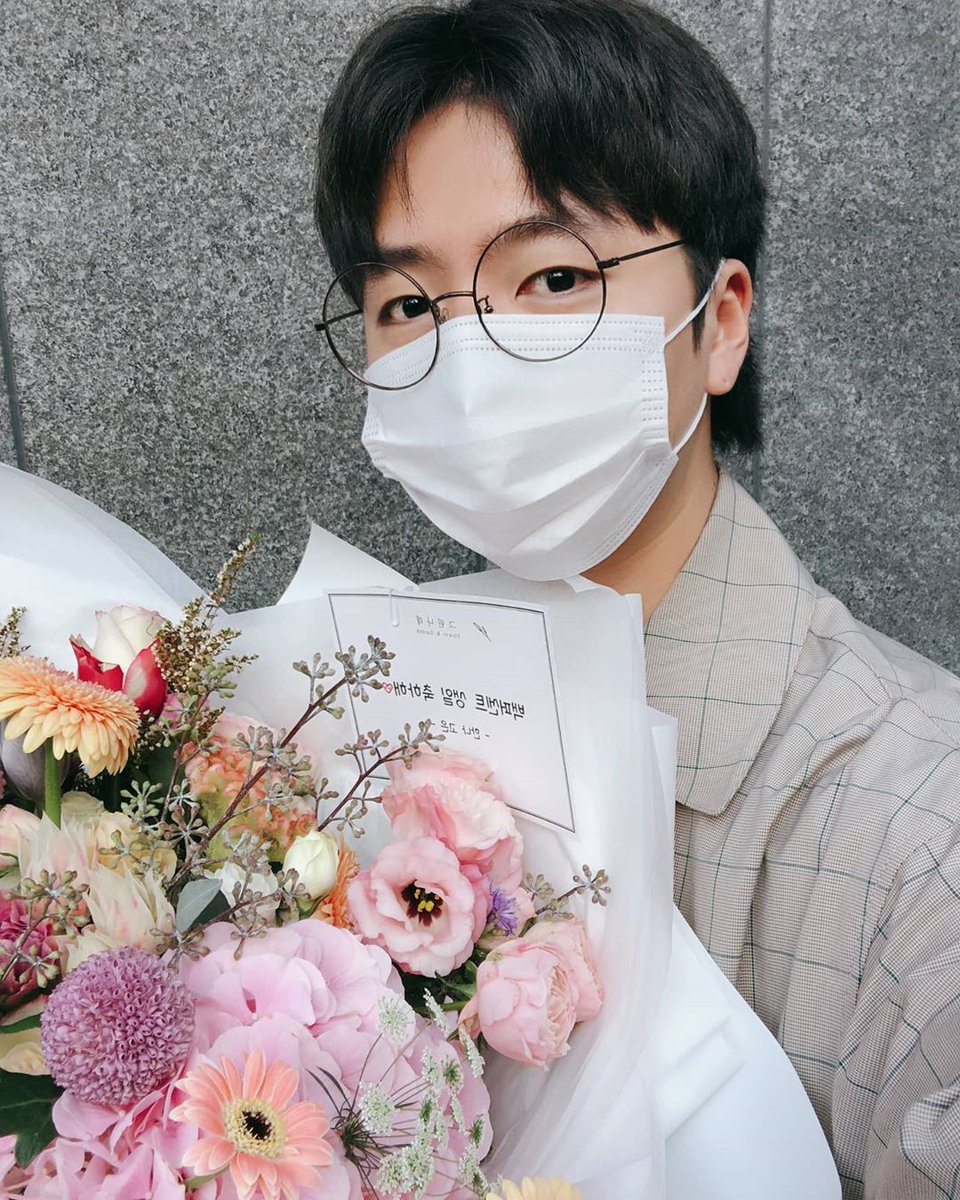 FAVE1_global's tweet photo. [PIC] 200921 100pergram Update

In the blink of an eye arrived the 8th 9.21
Please know that all our hearts are together in one place 
Tears almost came out seeing the cafe full of baekpo, thank you ^_^
Thank you Perfection 😊

#찬용 #CHANYONG #백퍼센트 #100PERCENT #ぺくぽ https://t.co/suulYvAzxg