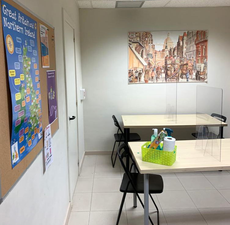 ClilCatalonia's tweet photo. 🙋‍♀️🙋 Quines ganes de començar les classes❗️Ja ho tenim tot a punt per avui, hem preparat tots els espais de l’escola 🏠 per adaptar-los a les mesures i protocols de la covid-19 😷

#English #letsstart #learningisfun #loveteaching #stopthespread #manresa… https://t.co/6YtxxzudTa