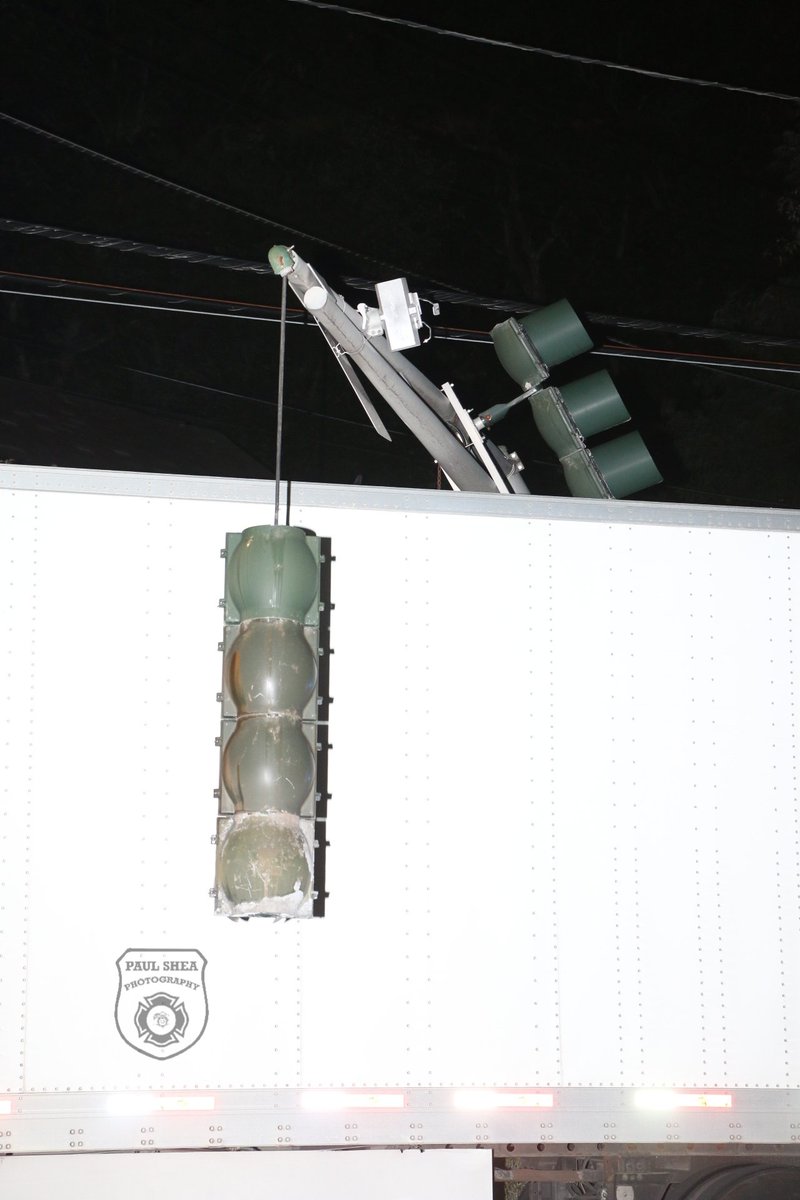 pauls612's tweet image. In today&apos;s episode of you can&apos;t make this up in Worcester we have a trucker attempting to avoid a low bridge backed up the street and while turning around struck a traffic control signal knocking it off it&apos;s base and carrying it down the road a bit. #cantmakethisup #headscratch