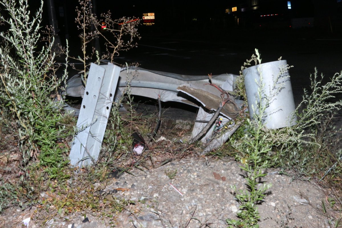 pauls612's tweet image. In today&apos;s episode of you can&apos;t make this up in Worcester we have a trucker attempting to avoid a low bridge backed up the street and while turning around struck a traffic control signal knocking it off it&apos;s base and carrying it down the road a bit. #cantmakethisup #headscratch