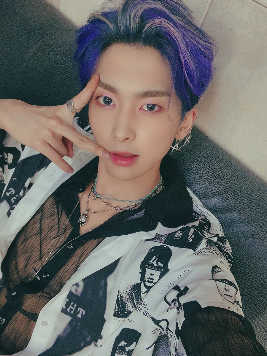 UP10TION's tweet photo. 😈 #샤오 #xiao https://t.co/TIqItW7u8c