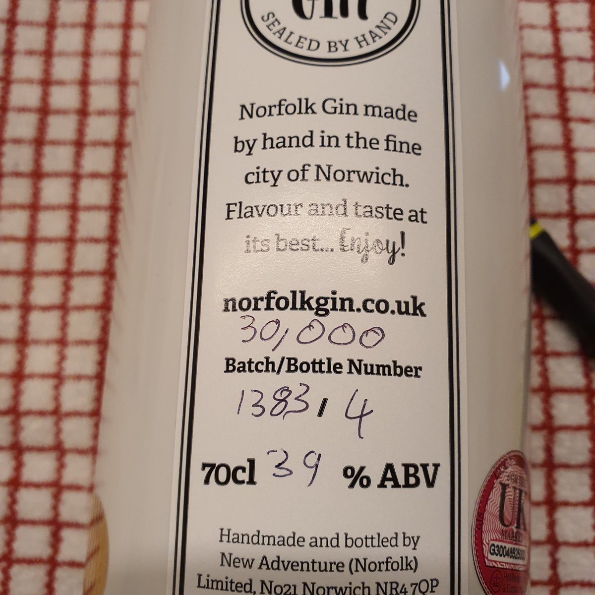 This is the 30,000 bottle of Norfolk Gin it will be going to the highest bidder. All money raised will go to <a href="/samaritans/">Samaritans</a> All bids in reply thread please. We have an opening bid of £50 from <a href="/FoodNorwich/">Love Norwich Food</a> Thank you.