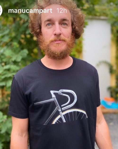 TLgregarious's tweet photo. El artista posando con su obra @ManuCampa_Art 

Eres un Gregario? Quieres lucir nuestras camisetas G by Manu Campa?
®️edición limitada

Escríbenos a info@gregarious.cc 

#somosgregarious https://t.co/t122fdgJFU