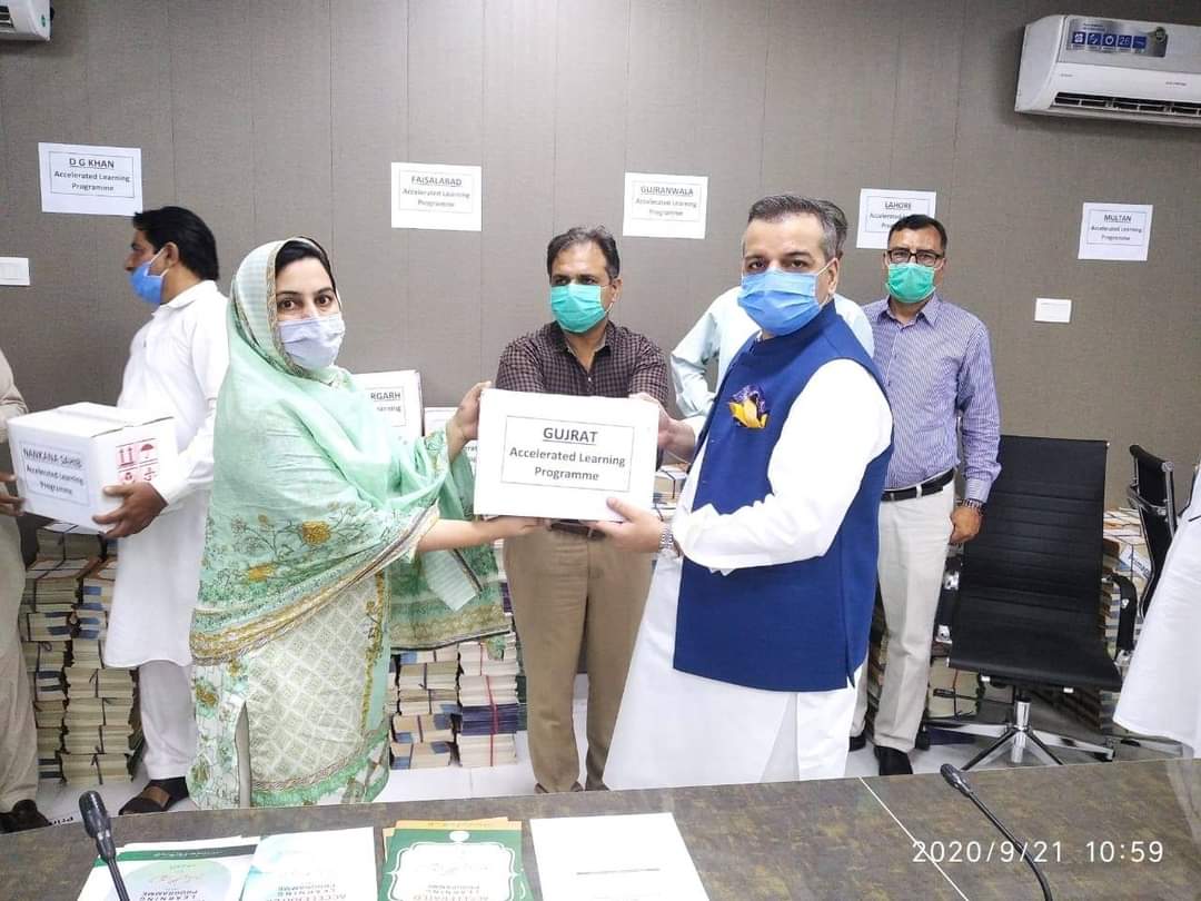 attaabbasi6's tweet image. صوبائی وزیر برائے سکول ایجوکیشن مراد راس کی سربراہی میں ایکسیلریٹد لرننگ پروگرام Accelrated Learning Program )کے تحت 36 اضلاع کے سی ای اوز، ڈی ایم اوز کو کتابیں فراہم کر دی گئیں
#ReduceSyllabus
1/2