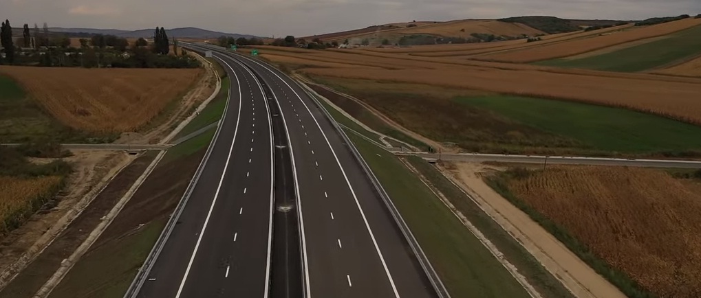 YesCommentRO's tweet image. Video: filmare aeriană spectaculoasă de pe segmentul de autostradă Iernut-Chețani, inaugurat vineri yescomment.ro/2020/09/21/vid…