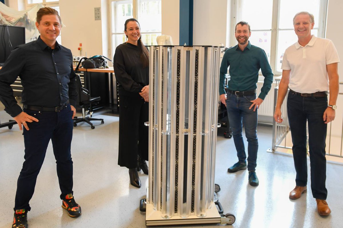 MCI_Innsbruck's tweet photo. 🚠⛷️TIROLER STARTUP KANN SKI-SAISON RETTEN 

MCI und @planlicht1 haben mit dem innovativen seTUBE eine Möglichkeit gefunden, Gondeln und Beförderungskabinen von Corona-Viren zu befreien.

Mehr Informationen ➡️ https://t.co/jLYXvEJSDe https://t.co/0CwvjdPGqT