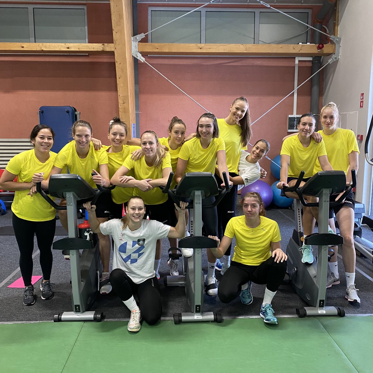 Feeling yellow today! It’s yellow Monday 🇸🇮! <a href="/LeTour/">Tour de France™</a> <a href="/kolesarskazveza/">Kolesarska zveza Slovenije</a> #TadejPogacar #PrimožRoglič