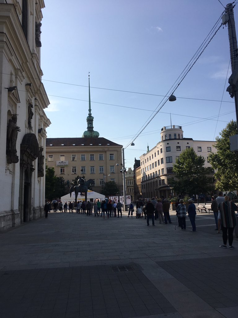 Solcova_CT's tweet photo. 🔍Změny velikosti, tvaru, barvy a ohraničení znaménka mohou signalizovat vznikající rakovinu kůže. Znaménka dnes do 18h zdarma kontrolují dermatologové v rámci akce Stan proti melanomu na Moravském náměstí v Brně. Loni účast po ČR 4 tisíce osob a 149 odhalených kož.nádorů. https://t.co/LYHkjR5Vqc