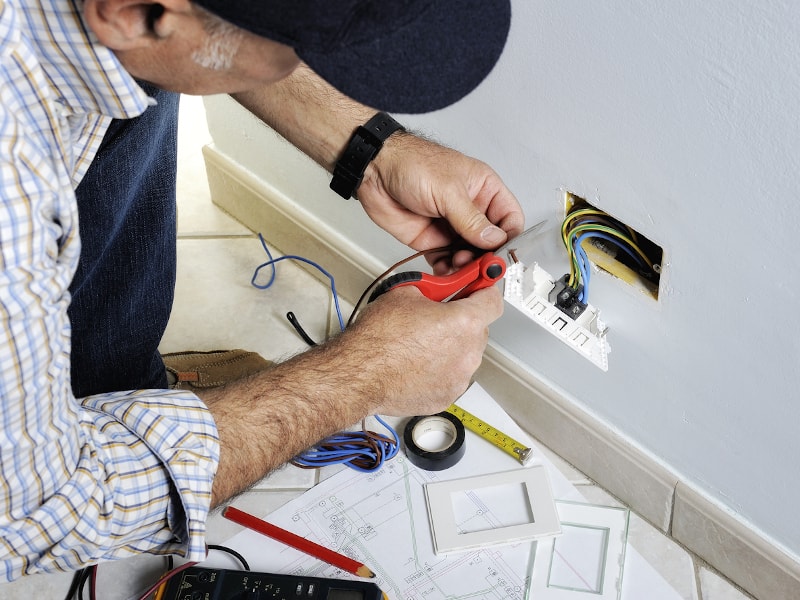 5 Ways to Tell If You Have an Electrical Issue in Davidson, NC bit.ly/3kxfgC8