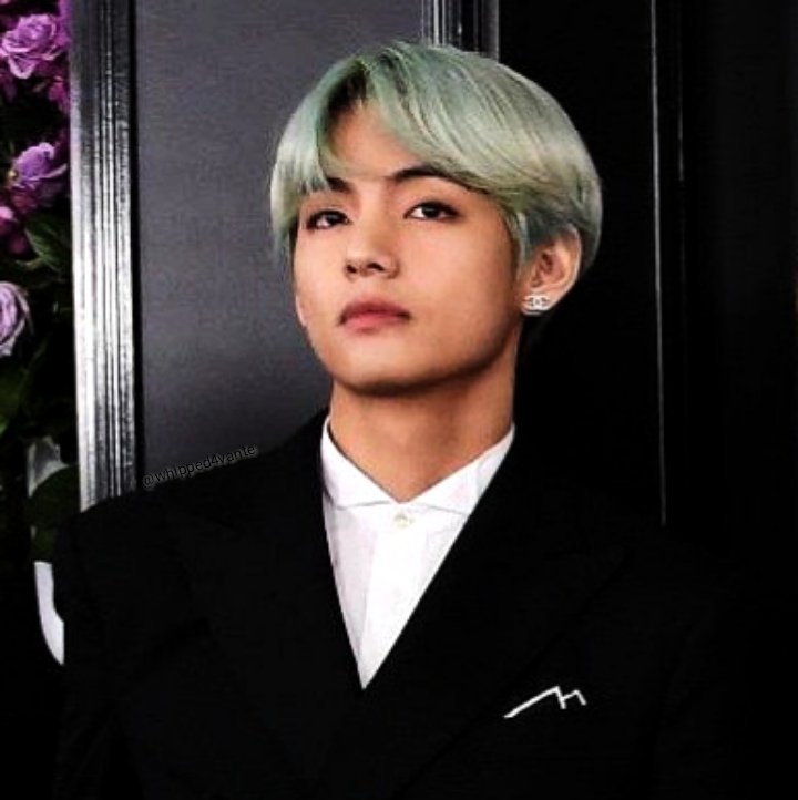 ofc grammys taehyung is ICONIC