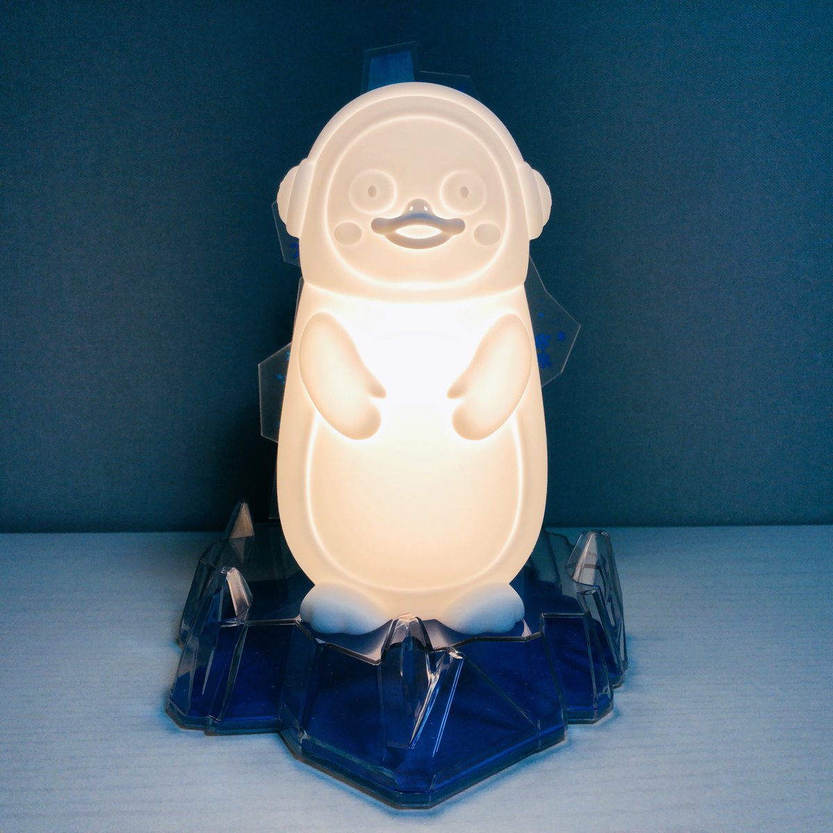 pengkerbell's tweet photo. 펭수 터치 램프🐧| 자이언트 펭수 터치 램프💡
누락된 ②번 빙하 장식을 이번에 배송 받아서 사진을 이제서야 업로드 했뜹니다ㅠㅠ
#펭수 #펭수터치램프 #펭수터치램프생일에디션 #한정판 #펭수몰 https://t.co/7YkfQw5emp