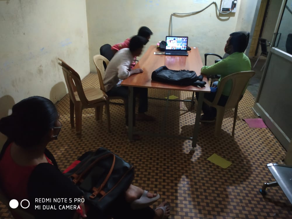 kapil_p7's tweet photo. Sagar (M.P.)
People watching PM Event #ghartakfibre at CSC centers.
#NayeBiharKaNirmaan 
 @dintya15 @kamleshbanjaria @LokeshKumarJo19 https://t.co/wvGgXsGlS5