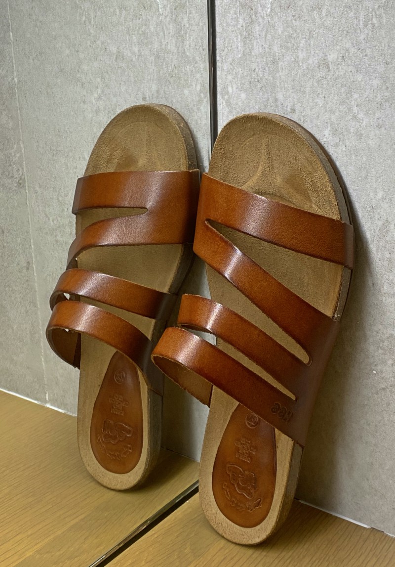 .<a href="/HeeShoes/">Hee Shoes</a>, la marca calzado joven para mujeres como tú, que buscan zapatos en los que sentirse cómodas, seguras y a la moda. Con Hee! te sentirás sexy y femenina, sin renunciar a la calidad de un zapato Hecho en España. No te los puedes perder, en la #56eimbcn. #calzado #moda