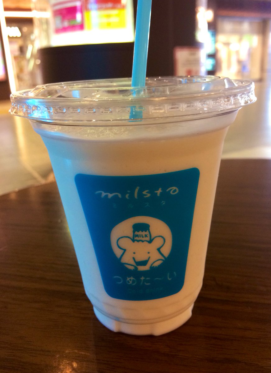 yanagigouri's tweet photo. #水戸駅 で秋梨フェアなるものをやってまして、ミルクスタンドで秋梨シェイクを頼んでみたらめちゃくちゃ美味しかった!東京には店舗なさげで残念。
ところで茨城の方がいらしたら伺いたいのですが3枚目、これは「いばちち」と読むのが正しいのですか…?😅
#ミルスタ #milsta https://t.co/SJHnJv7uc5
