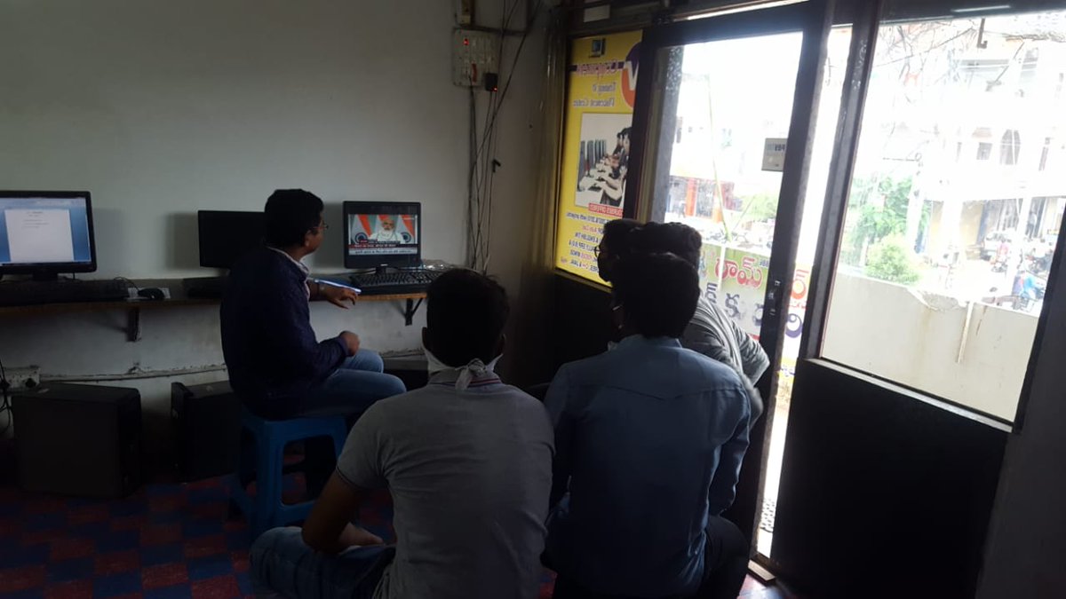 tekumallasravan's tweet photo. @rajakishore_j 
@CSCTelangana 
#GHARTAKFIBER
@rsprasad  

Nizamabad Dist VLE,S and Citizen s  Watching GHARTAKFIBER PM Program https://t.co/x0lwQKSf4O