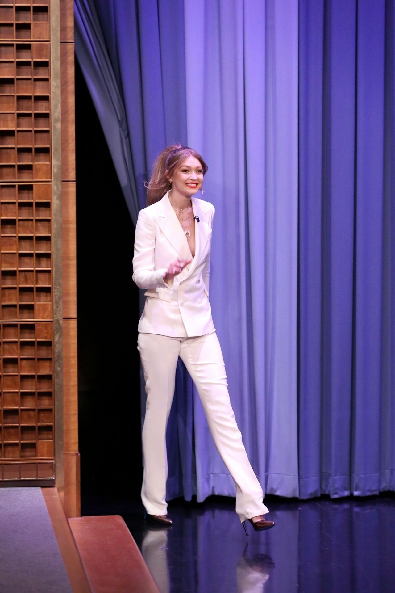 julia on X: Gigi Hadid at The Tonight Show Starring Jimmy Fallon