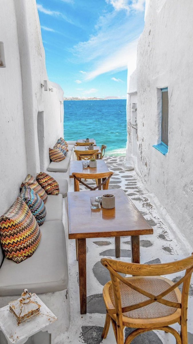#mondaymotivation #greece #holidaydreams Oh to sit and have a coffee, watch the sea and just relax.. ❤️ 🇬🇷