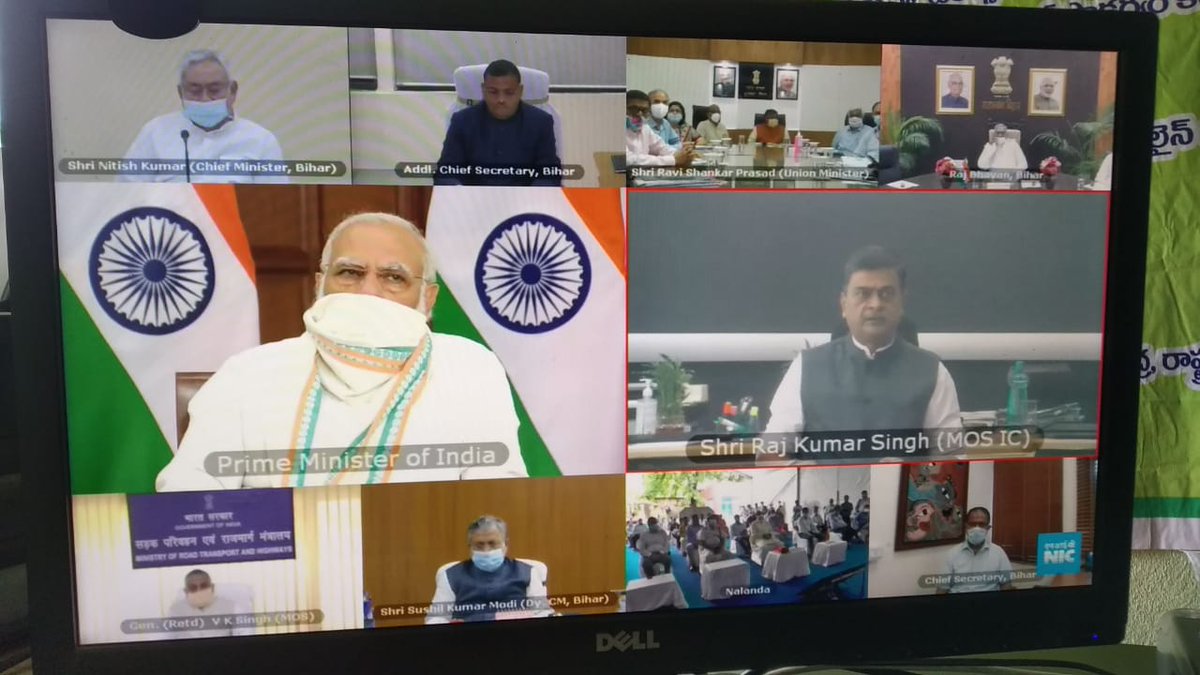 tekumallasravan's tweet photo. @rajakishore_j 
@CSCTelangana 
#GHARTAKFIBER
@rsprasad  

Nizamabad Dist VLE,S and Citizen s  Watching GHARTAKFIBER PM Program https://t.co/x0lwQKSf4O