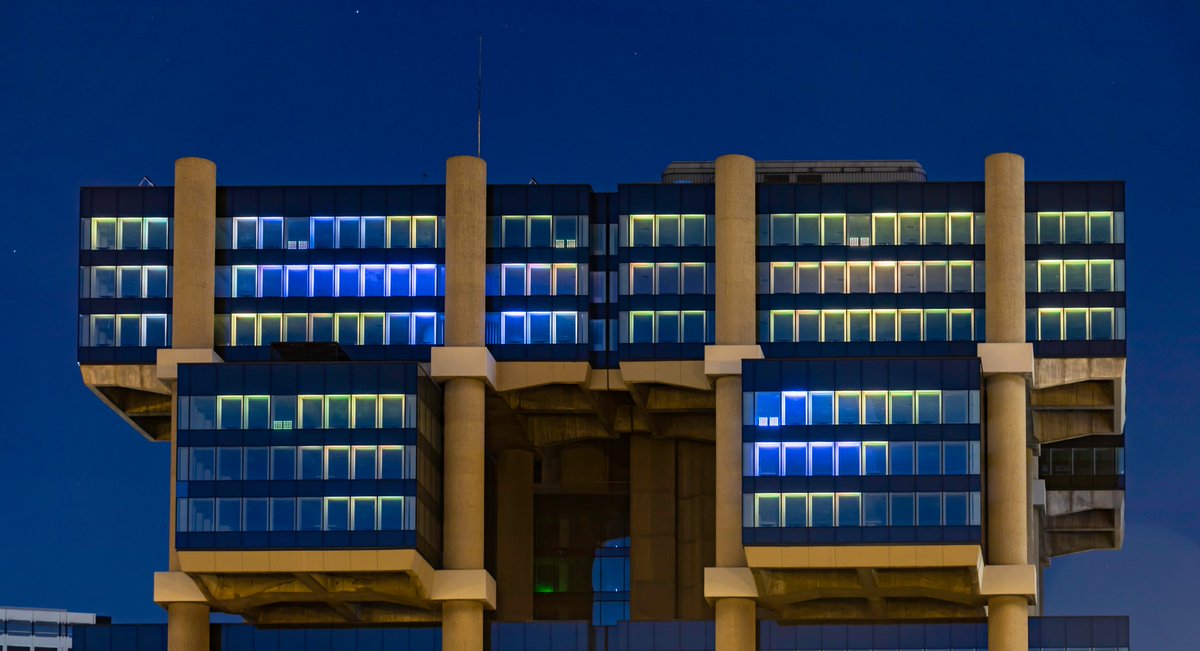 CushWakeSPAIN's tweet photo. El Edificio #LosCubos de @Madrid acapara todas las miradas gracias al estreno de su nueva imagen “Renacimiento”, una intervención basada en la luz, la imagen y el movimiento creada por @AsensiVisualArt. ¡No te pierdas las espectaculares imágenes! https://t.co/CPDH0j2SpW https://t.co/i6piJLd1MV