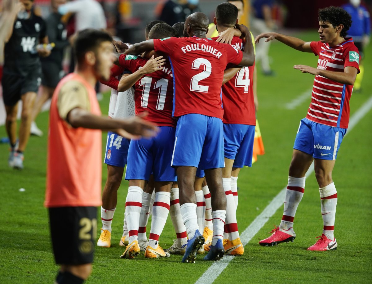 LaLiga's tweet photo. 😉❤🙌 ¡'GRANÁ', 'GRANÁ' y volver a GANAR!

🔝 Líderes 
🔝 2 partidos 
🔝 2 victorias 
🔝 Invictos 

🔥 ¡El @GranadaCdeF sigue al ritmo de la temporada pasada! 

#LaLigaSantander 
#HayQueVivirla https://t.co/36mqq9109F