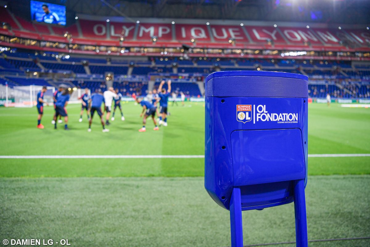 OLFondation's tweet photo. Notre jeune supporter Amjad a assisté aux coulisses de l'avant-match #OLNO grâce au robot de téléprésence. Normalement suivi au @CHUdeLyon, il a pu vivre cette expérience depuis son domicile avec son papa et encourager la #TeamOL ❤️💙
#sOLidaire #JouonsLaCollectif https://t.co/VCKtIChWjT