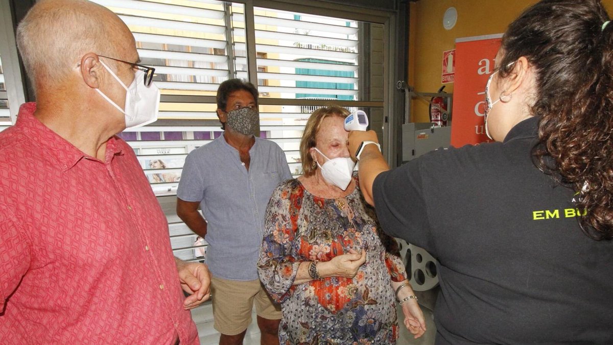 Notícia: El <a href="/TEATRECBS/">TCBS</a> de Blanes aixeca el teló després de nou amb les mesures COVID amb <a href="/PauRocky/">Pau Roca</a> i ‘Les Coses Excepcionals’, diumenge tornen els espectacles infantils de <a href="/riallescat/">Rialles Catalunya</a> i el 4 d’octubre segueix amb ‘Noucents’

blanes.cat/docweb/2020-09… #laculturanosatura💪🏿