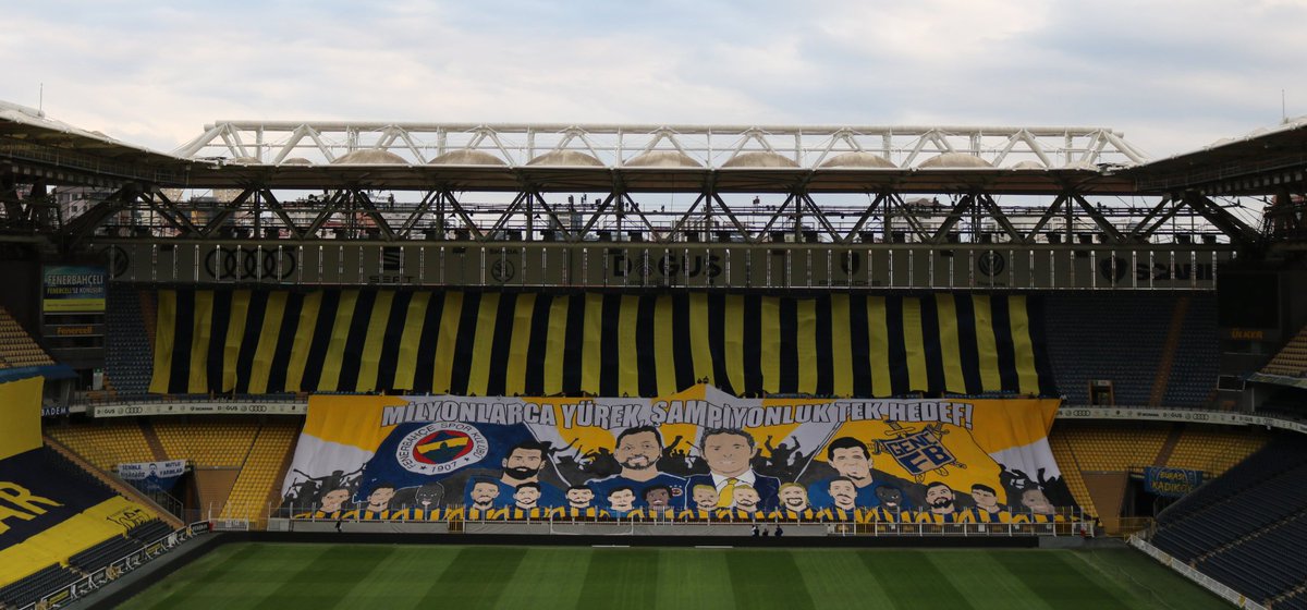 siyahcoraplilar's tweet photo. GENÇ FENERBAHÇELİLER'İN HARİKA PANKARTI 🔥🔥 https://t.co/x0vZzNlNBA