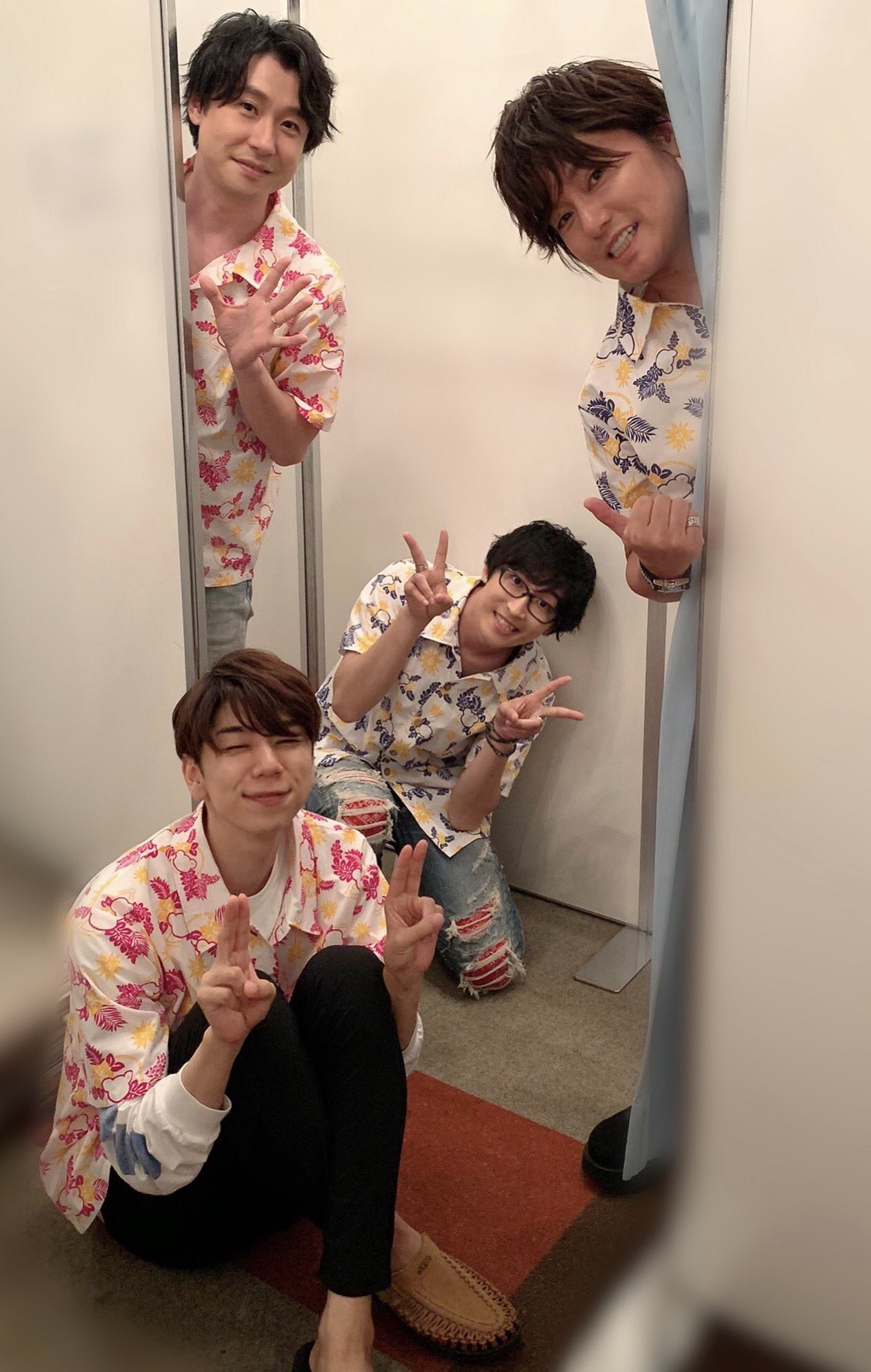 西山宏太朗 Music Official おれサマー Day2の思い出 その1 ホストの皆さまとお写真を撮らせて頂きました 温かく迎えて頂き 本当にありがとうございました 西山宏太朗 City ランティス 小野大輔 鈴村健一 森久保祥太郎 寺島拓篤 T