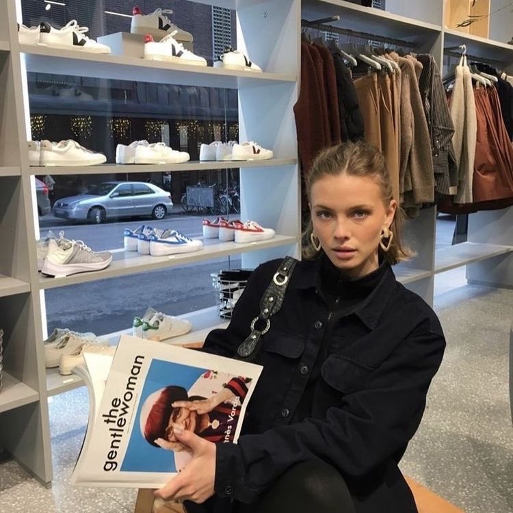 softparisian's tweet photo. starting my sales and marketing internship today https://t.co/pTLbPyGApv