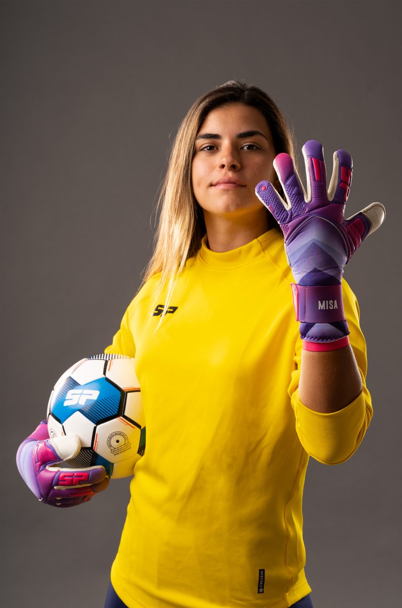 futbolemotion's tweet photo. ⚔️Nueva generación, misma ambición⚔️

El único guante fabricado exclusivamente para las porteras. La apuesta de @spfutbolES por el fútbol femenino ♀️
--
🧤SP Earhart 3 Pro: https://t.co/oGAl8ylKhn
--
#Futfem #SPearhart #FutbolEmotion https://t.co/8RTdgHdjCg