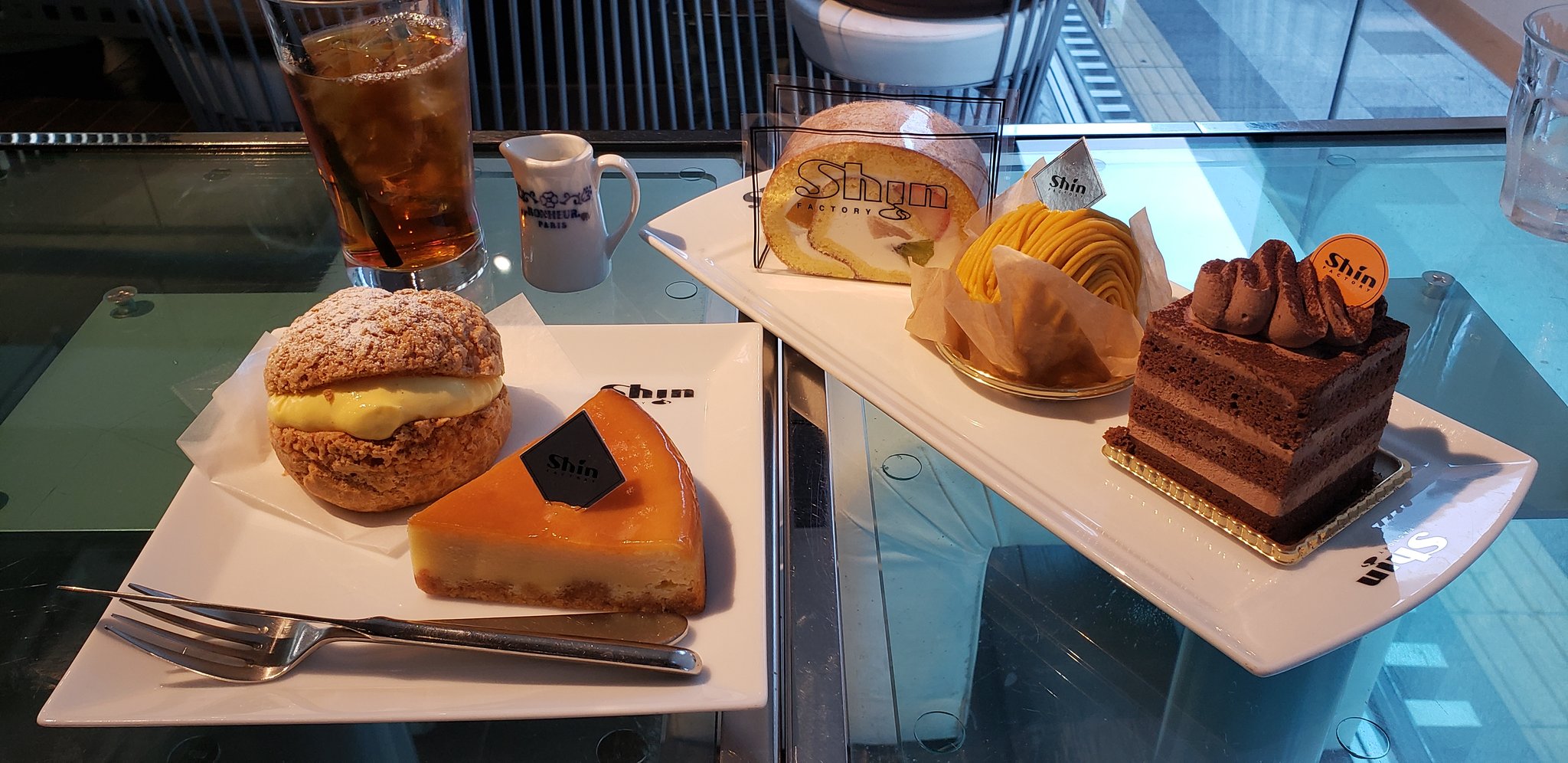 濃い苺チョコ 神戸といえばスイーツ 神戸三宮駅近くにある ファクトリー シン 一つ一つ満足できるようなケーキで クリームもぎっしり 幸せやわ ケーキ 神戸三宮 T Co Yeq4pcoxgk Twitter