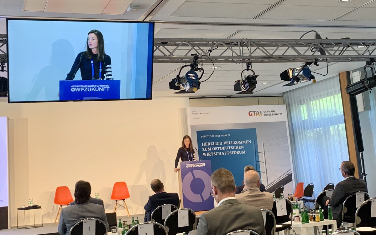 UteWeiland's tweet photo. Dr. Anna Herrhausen fordert beim #OWF2020: „Wir brauchen mehr Diversität!⁦@DavosDesOstens⁩ ⁦@AHG_Berlin⁩ #mutigeGedanken https://t.co/Gk6zsQFnty