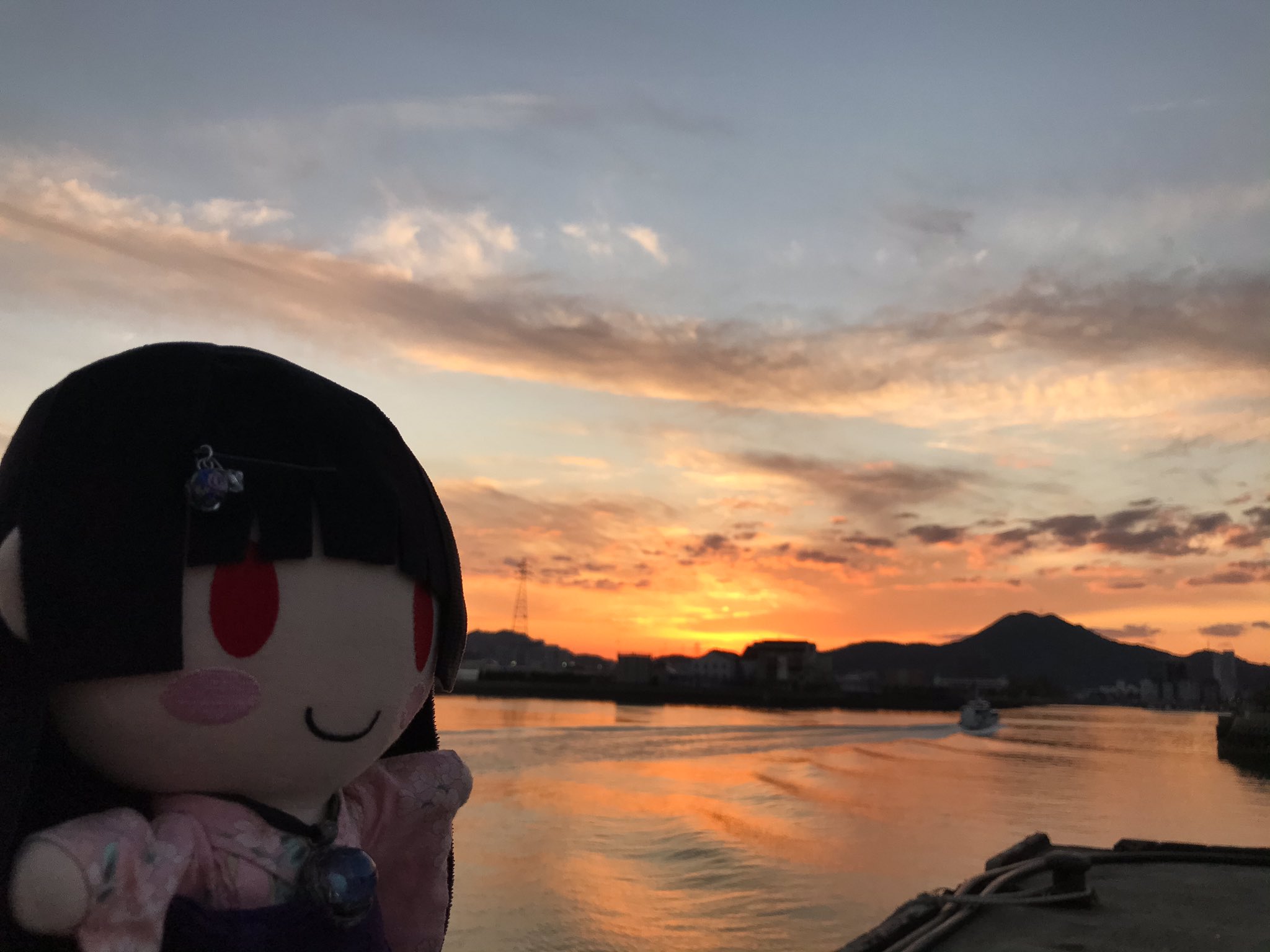 ぷろとん 笑門来福 夕焼けしそうだったので ちょいと海まで 瑠璃 綺麗に焼けました 夕日と海 いいですねぇ 明日もいい1日でありますように ぬいハチ ハチロクとおでかけ ぷろとん 笑門来福 夕焼けしそうだったので ちょいと海まで 瑠璃 綺麗に焼けました 夕日と海 いいですねぇ 明日もいい1日でありますように ぬいハチ ハチロクとおでかけ