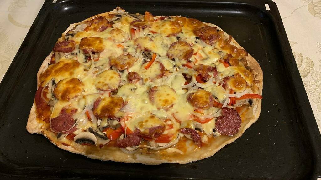 hosanna_catallo's tweet photo. Dinner: crunchy pizza . Yummy 🤤
#crunchypizza #dinner #tray #yum #taste #delicious #yummyfood #iphonexrcamera #iphonexrphoto #iphonexrpic #iphonexrshot #iphone_camera #iphonecamera #iphonephoto #iphonepic #iphoneshot #nosquares #instapost #instagra… https://t.co/1dg5PFBNOS https://t.co/6JcmH08Mpi