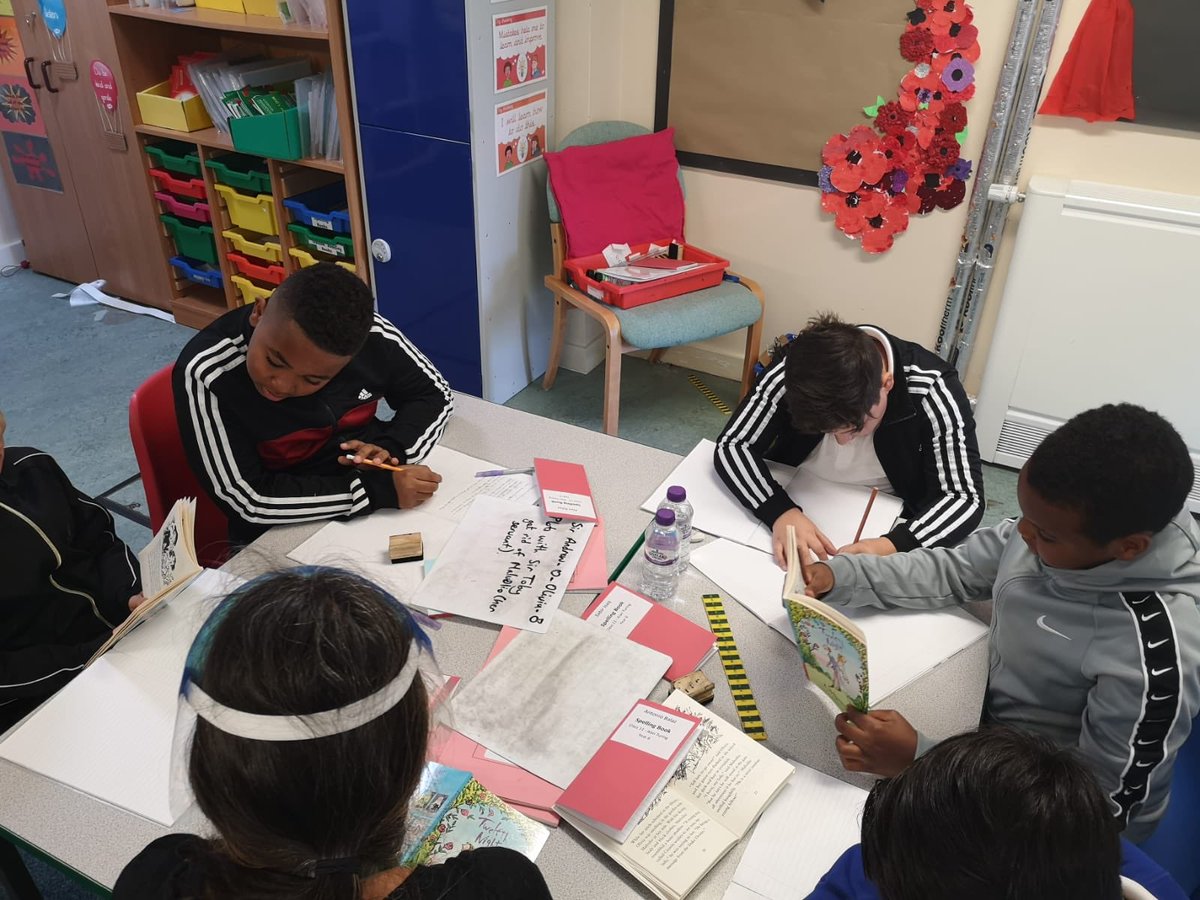 Rowlatts_TMET's tweet image. Another awesome morning learning about Shakespeare's plays. Our Twelfth Night Playscripts are looking amazing! #rmliteracy #playscript #shakespeare #lovelearning