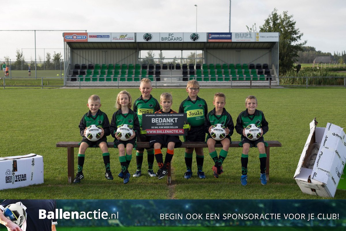 ballenactie's tweet photo. ✅ 64 ballen voor @fcbirdaard!

💬 “We zijn erg blij met deze steun in deze lastige tijd. We zijn alle donateurs dan ook erg dankbaar. Samen met alle leden, vrijwilligers, sponsors en supporters kijken we nu weer uit naar de rest van het nieuwe voetbalseizoen."

#Ballenactie https://t.co/q4dCI5rH5x