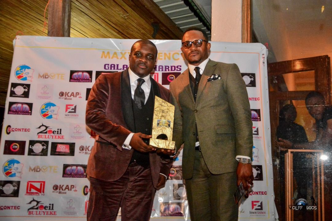 aniciisrdc's tweet photo. Le coordonnateur de l'ANICiiS, Jean-Max MAYAKA a été plébiscité par le trophée «Mosala awards» en tant que lauréat dans la catégorie entrepreneuriat, ce dimanche 20 septembre 2020, lors de la 4ème édition des MOSALA AWARDS 2020 organisée par Maxy-agency. #ANICiiS https://t.co/onx3PtIcum