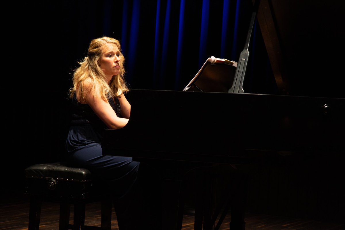 SongEasel's tweet photo. Some super shots from our concert on Saturday with a #SocialDistancing live audience! The Great Hall at @BlackheathHalls was packed for an engaging pre-concert talk with @NatashaLoges &amp; @_natashariordan, &amp; exquisite #DieschöneMüllerin from @julienvmnz &amp; @PianoLieder #resumption https://t.co/SVsb1wmTcQ