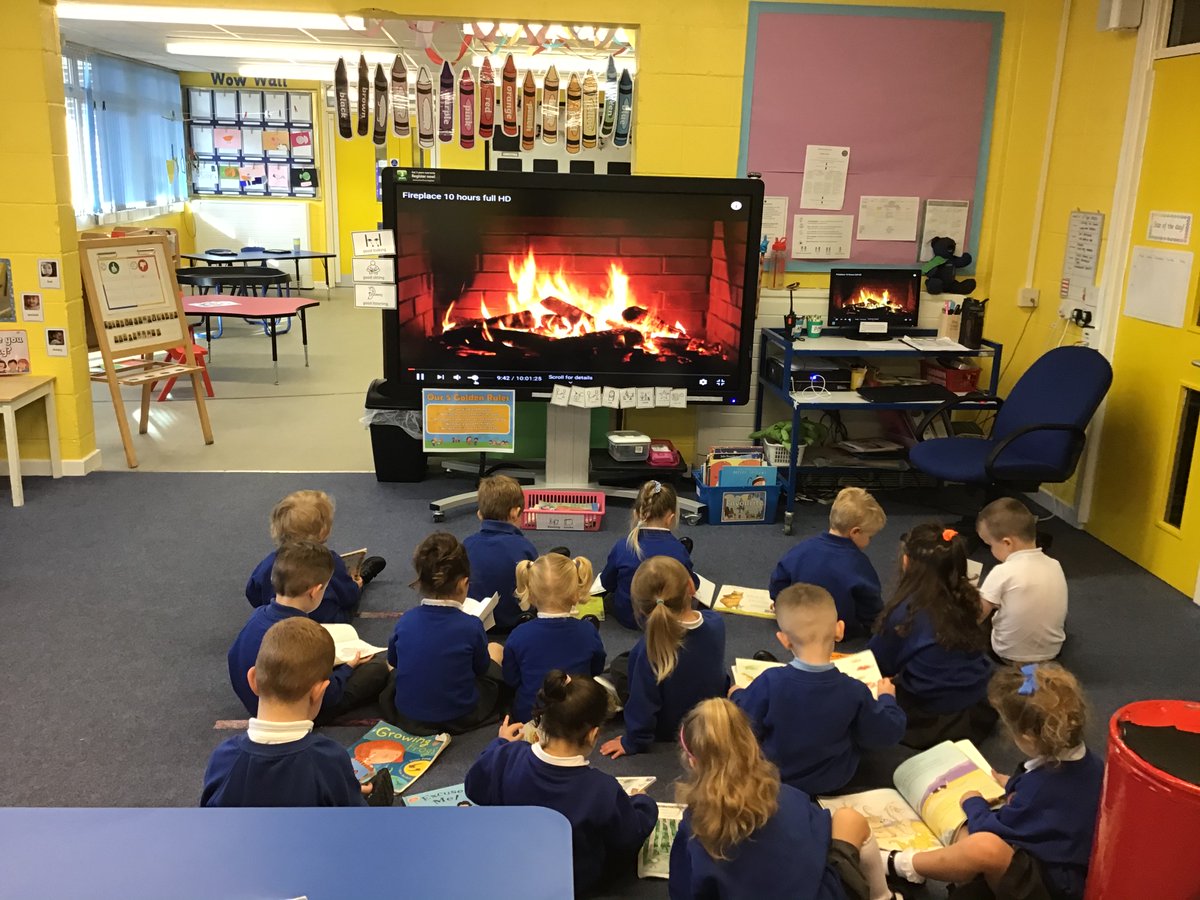 Hadrian_Park's tweet photo. Reading for pleasure by the fire in Nursery 🔥 #HPPSREADING #HPPSEYFS https://t.co/UKcgtZCs40