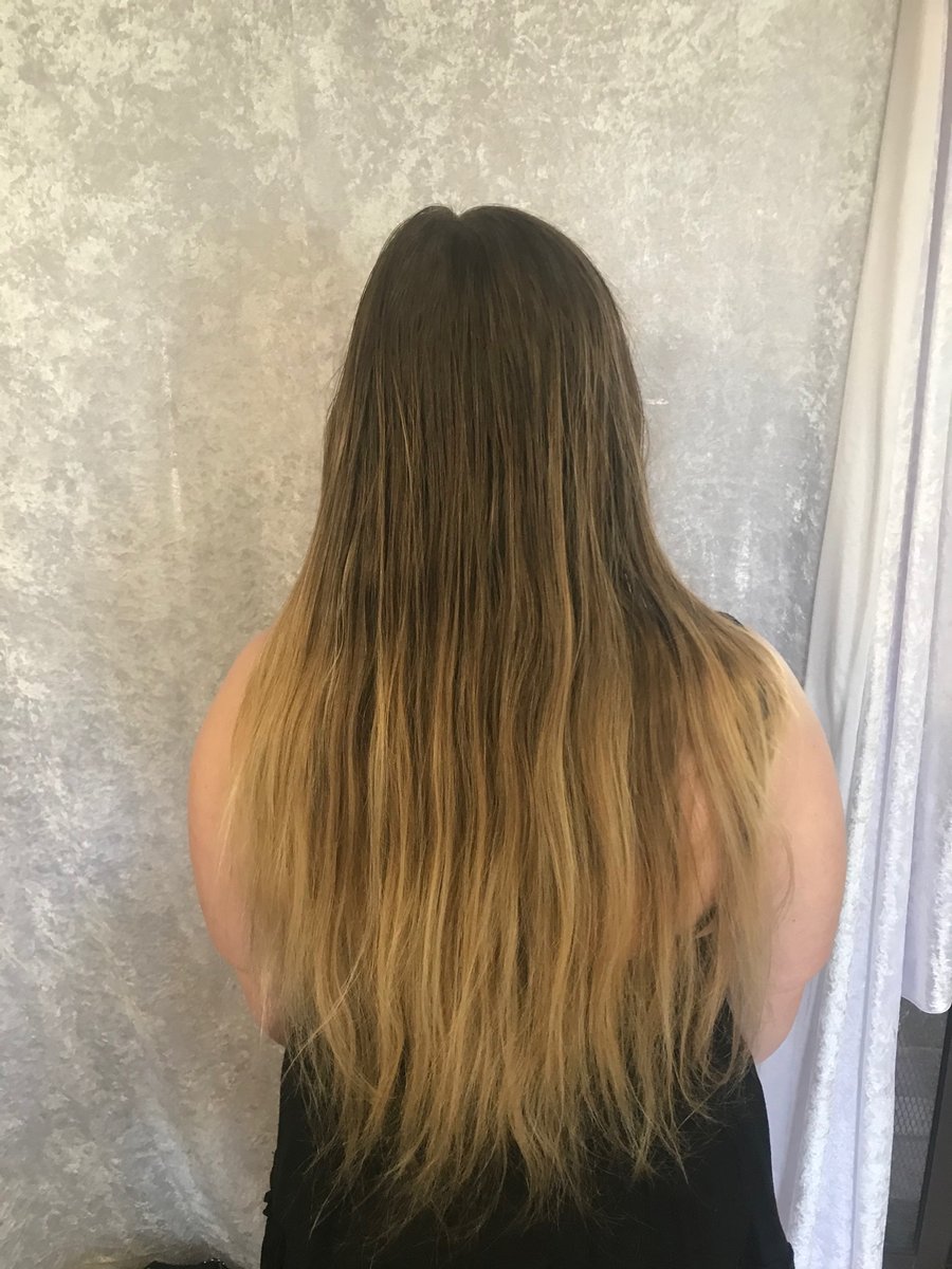 rainbowhairart's tweet photo. hand painted reverse balayage😍
swipe to see the huge transformation!!! this took me 6hrs all up
what do you think???
#reversebalayage #unicornhair #licensedtocreate #colortransformation #vibranthaircolor #balayageombre #hairgoals #blondetransformation #mermaidhair https://t.co/PUve6DK8gh
