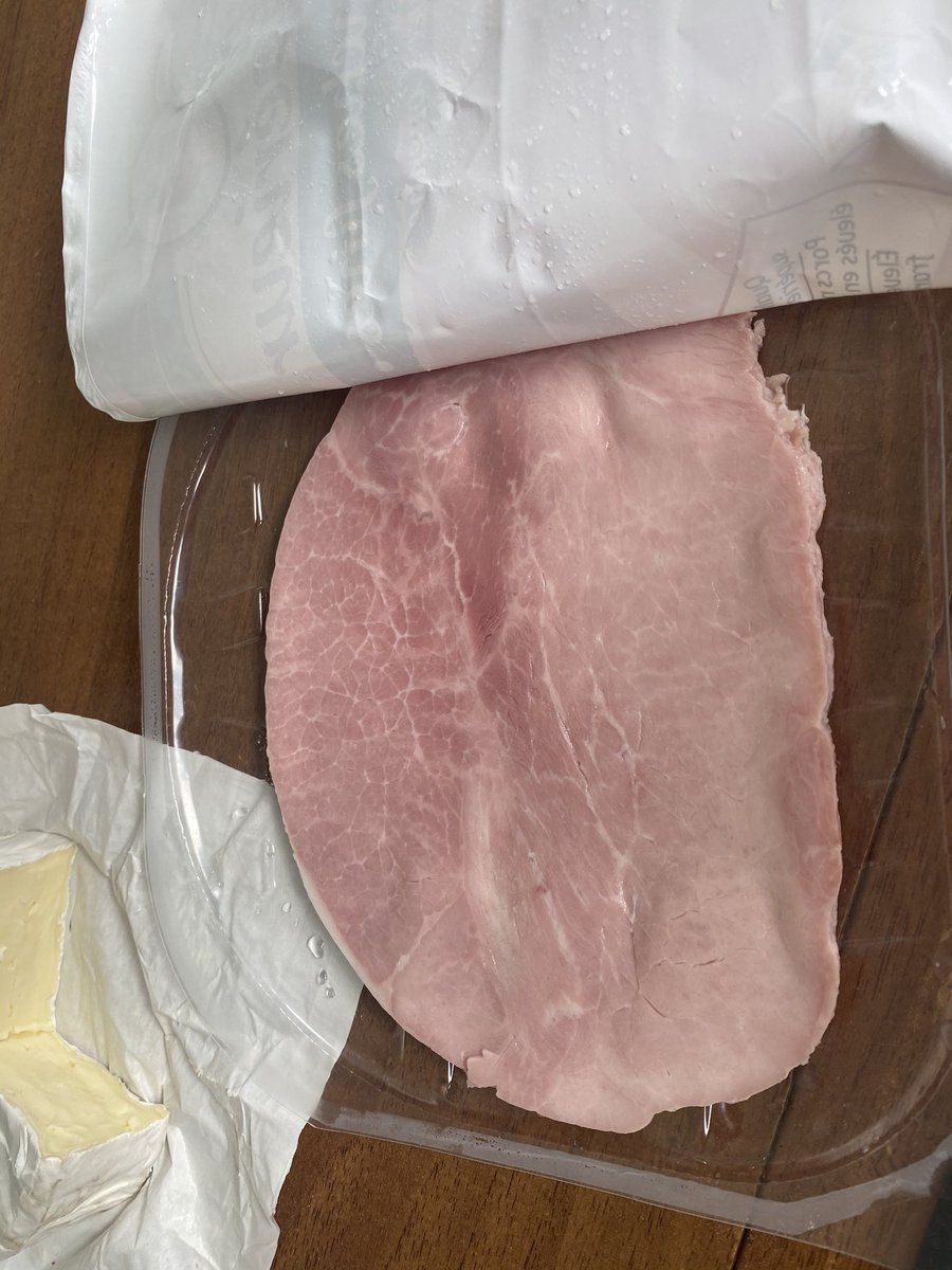 Jean_Pati's tweet photo. Bonjour @ULesCommercants. Juste pour vous signaler que votre jambon avec couenne... et bien il n’en a pas. Je suis déçu, mais ce n’est pas grave. 
Bonne journée. https://t.co/l3kg3IiW0P