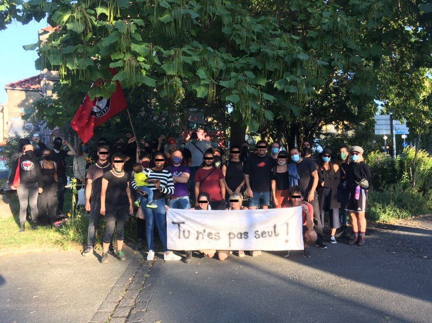 BAbschiebung's tweet photo. Danke an das Solifoto von Teilnehmenden der  #Demonstration "#Lagersysteme abschaffen auf #Lesbos und überall - #Solidarität mit den #Geflüchteten" gestern in #Göttingen. 
Mohamed, tu n'est pas seul! Free Momo!
#blacklivesmatter #wirhabenplatz #saynotodeportations https://t.co/b0gtGS0H0f