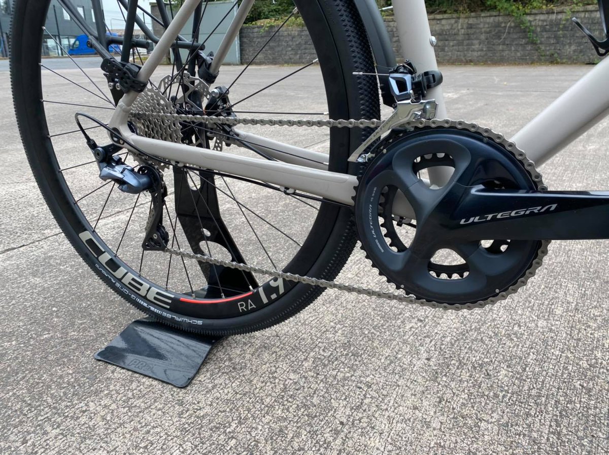cookstowncycles's tweet photo. Cube SL Road SL 
The perfect machine for the daily commute 
Ultra lite aluminium frame with carbon forks
Shimano Ultegra R8000 components 
Schwalbe G-One All Round 38mm tyres
Additional SKS Speed Rocker guards and Aluminium rear pannier carrier @CUBEBikesUK https://t.co/hg0TXnQOBS