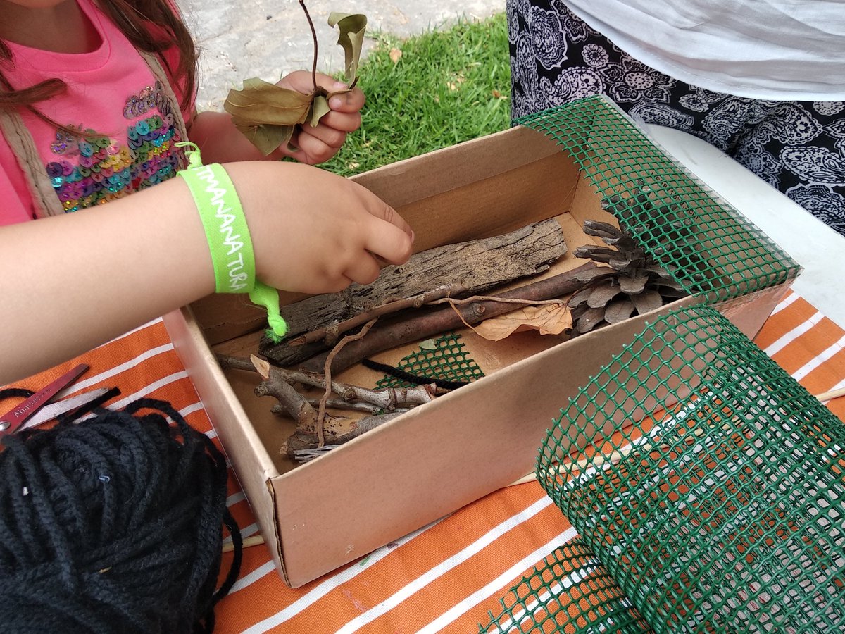 Saps què és un hotel d’insectes? Si vens a la #jugatecambiental el diumenge en podràs construir un per endur-te pel teu balcó o jardí. No t’ho perdis!
@fundesplai_ea <a href="/JugatecaAMB/">Jugatecambiental AMB</a>