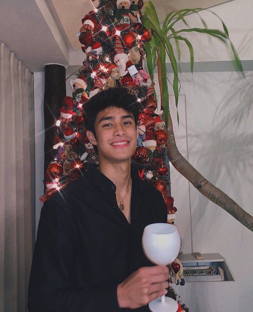 violettaforsdf's tweet photo. Basta, kahit ilang ka-loveteam pa ang dumating sa buhay ni Shar at Donny, mas nangingibabaw pa rin sa akin ang SharDon. May kanya-kanya tayong preferences at opinyon syempre, at para sa akin, silang dalawa ang pinipili kong bagay sa isa't isa. 

FOURpleYearsOf SHARDON https://t.co/AGqYOiBLhp
